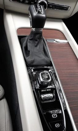 Volvo XC 60 cena 149990 przebieg: 79600, rok produkcji 2018 z Radzymin małe 497
